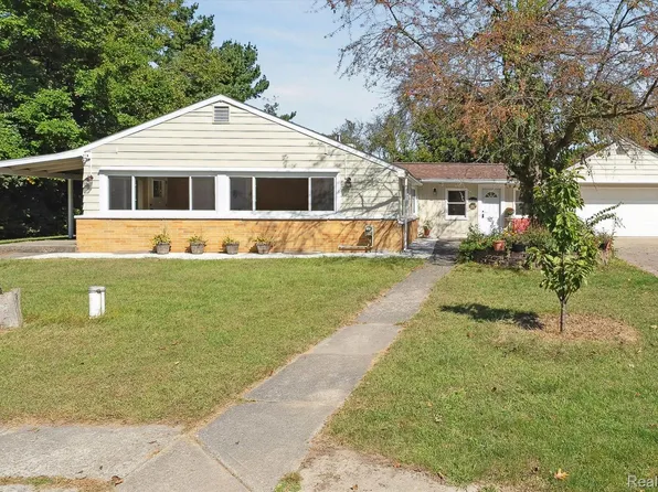 8025 Fieldcrest Dr, Brighton, MI 48116