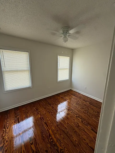 3 bed, 1200 sqft, $1,800 — Photo 2