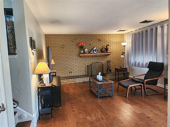 2nd image of 3900 Evergreen Dr