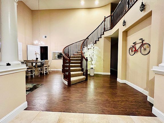 4th image of 500 W La Canada Ct