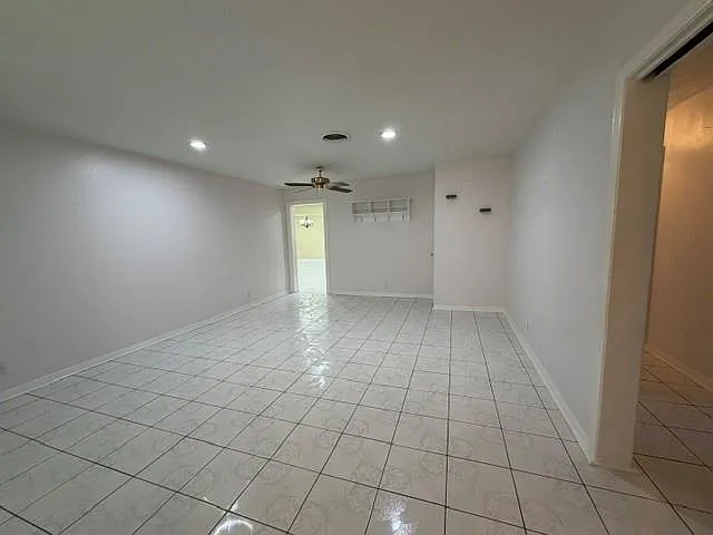 402 Dunwick Ln — Photo 7