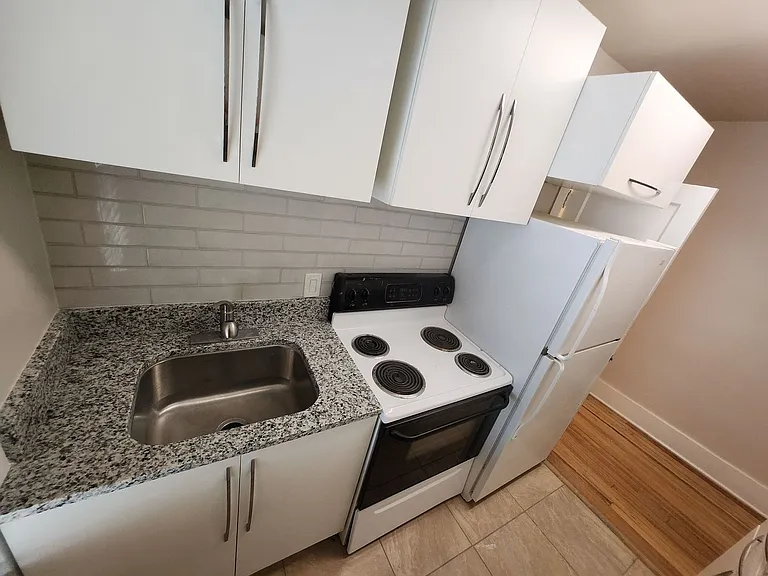 1000 Carteret Ave #8 — Photo 4