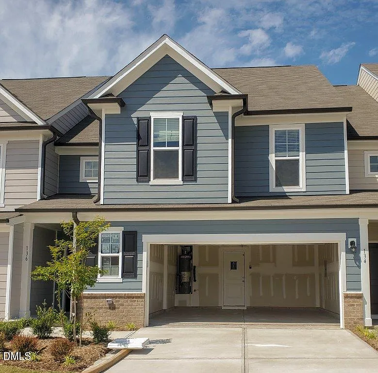 3 bed, 2.5 bath, $2,100 — Photo 1
