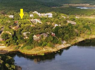 908 Coventry Rd, Spicewood, TX 78669