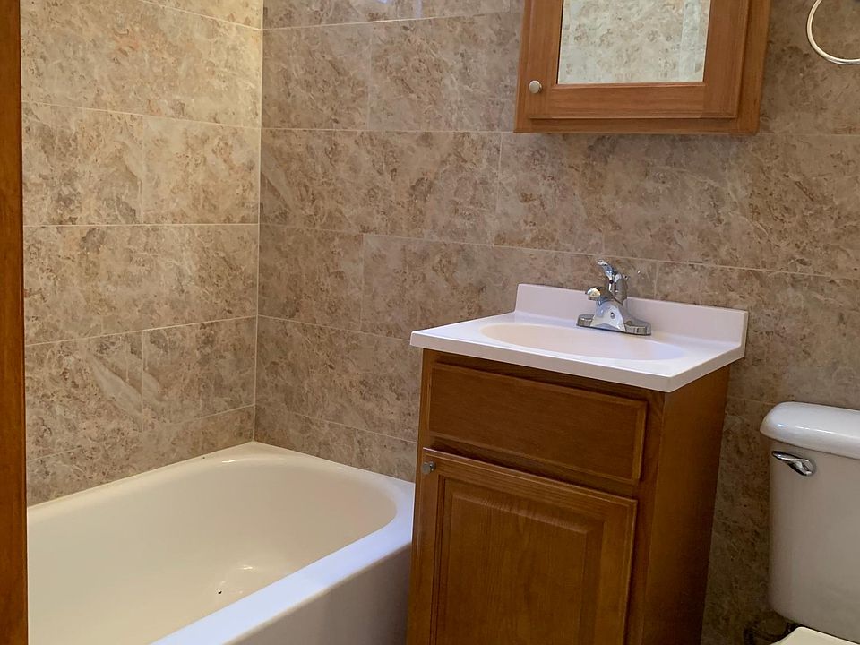 2nd image of 1932 Putnam Ave Floor 2