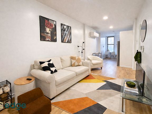 3rd image of 127 Montrose Ave APT 4L
