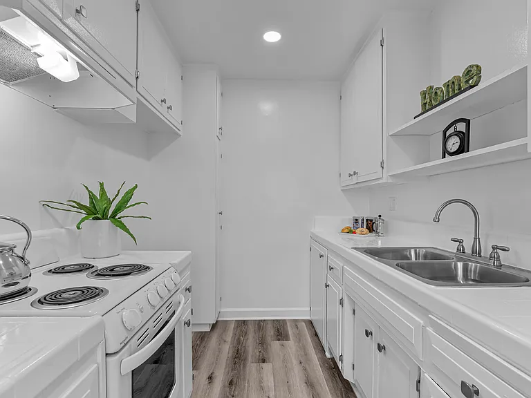 Gardenview Apartments — Photo 15