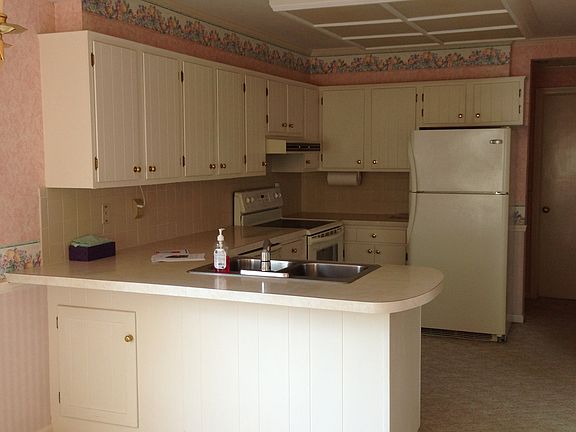 Kitchen Bar area