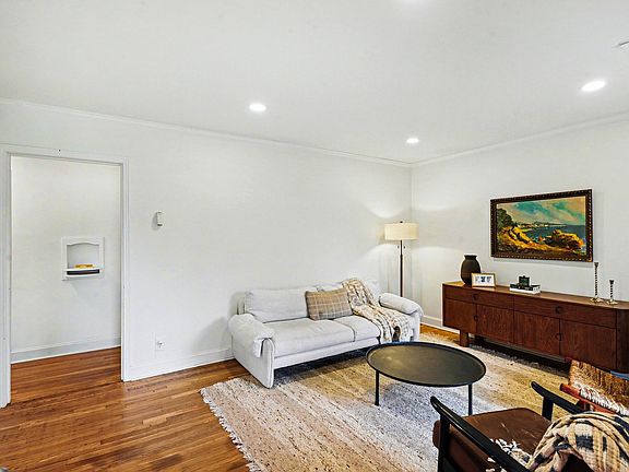 3rd image of 2703 Meadow Rose Dr