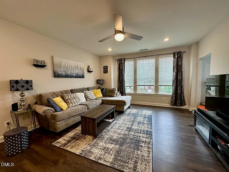 230 Marietta Way — Photo 3