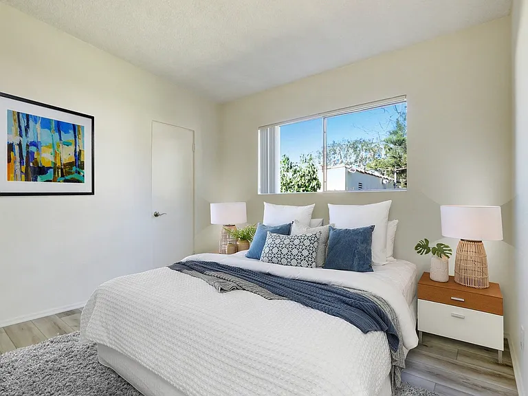 Third Avenue Apartments — Photo 10