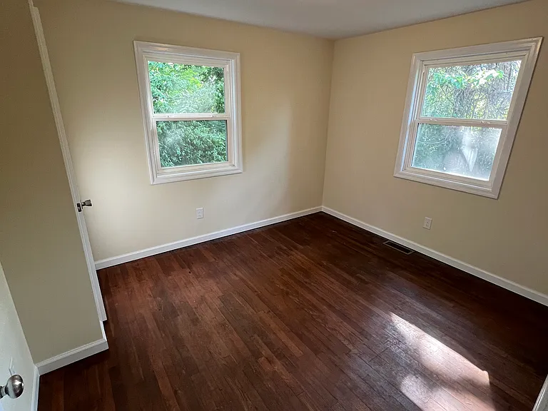 105 Lancaster Ct — Photo 10