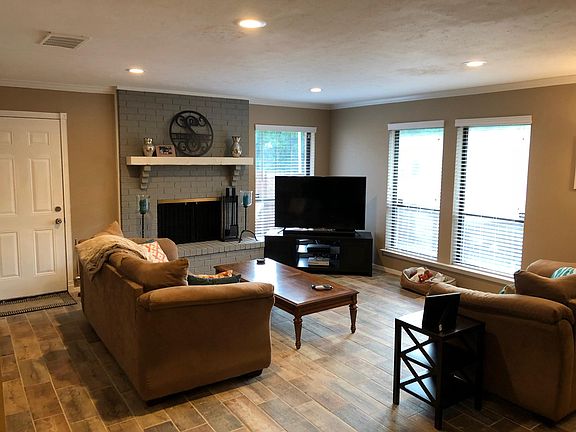 5th image of 362 Park Brook Dr