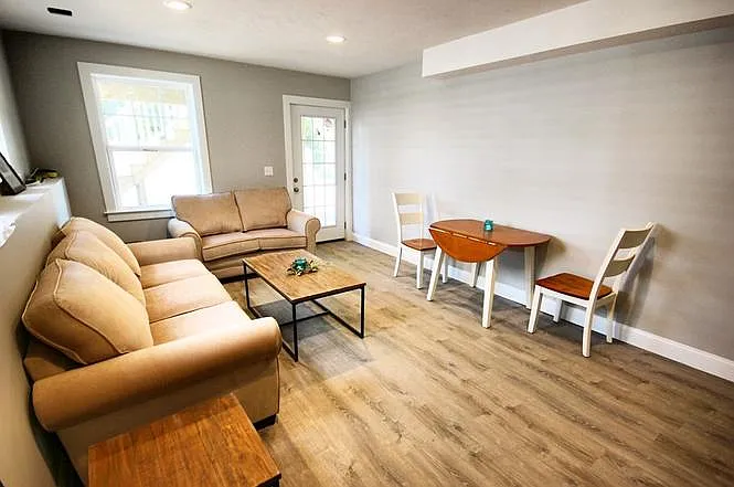 4 bed, 1986 sqft, $1,700 — Photo 2