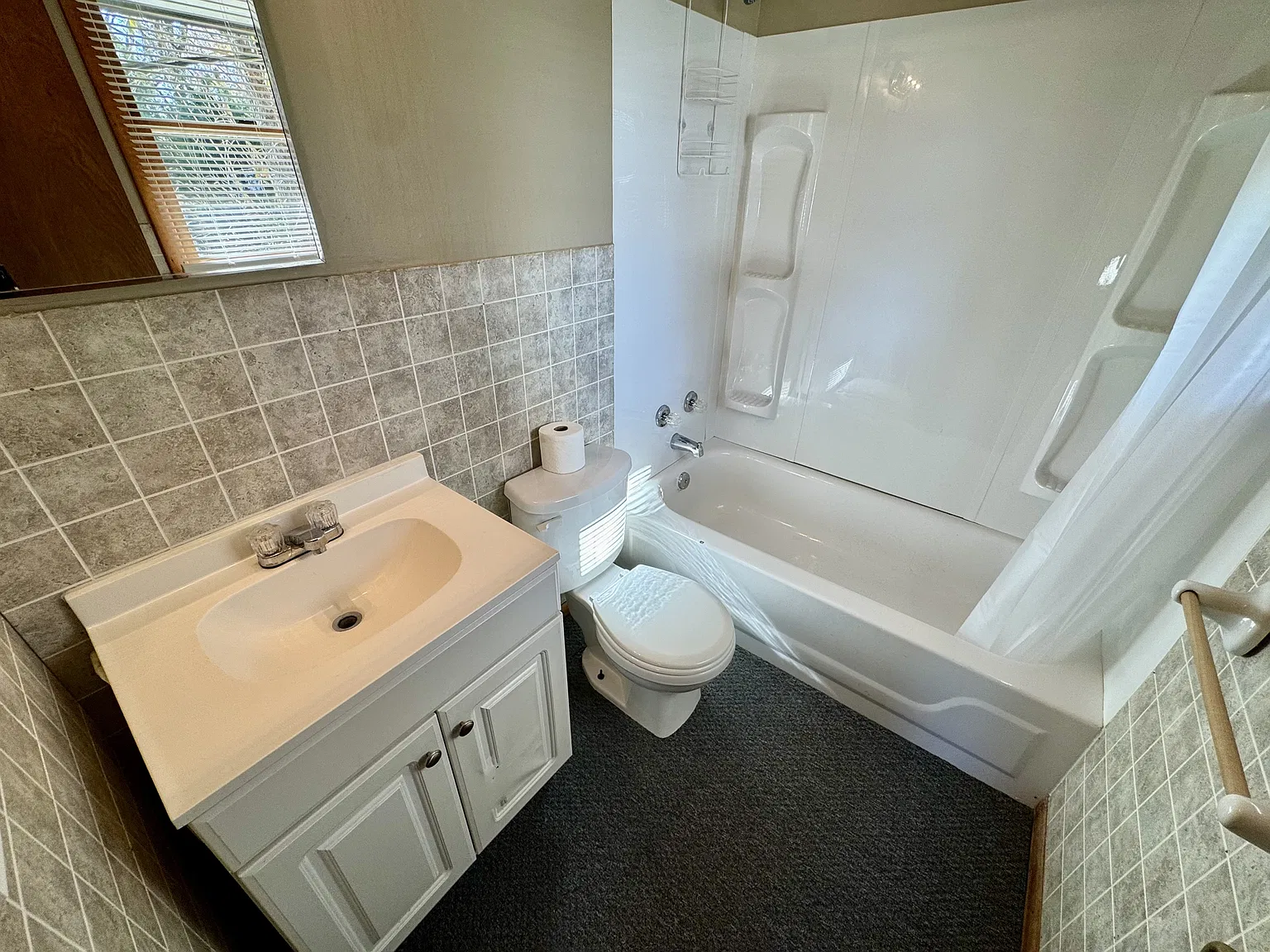 Lease only: 315 Jefferson Apt, Warrensburg, MO 64093 - D — Photo 3