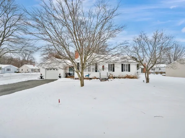 98 Parker St, Agawam, MA 01001