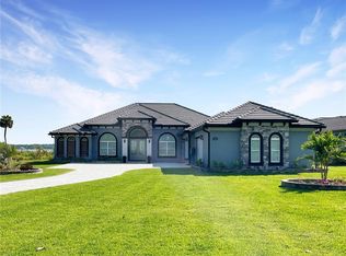 17445 Deer Island Rd, Tavares, FL 32778