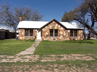 402 W Commerce St, San Saba, TX 76877