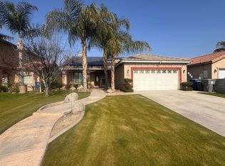 716 New Zealand Dr, Bakersfield, CA