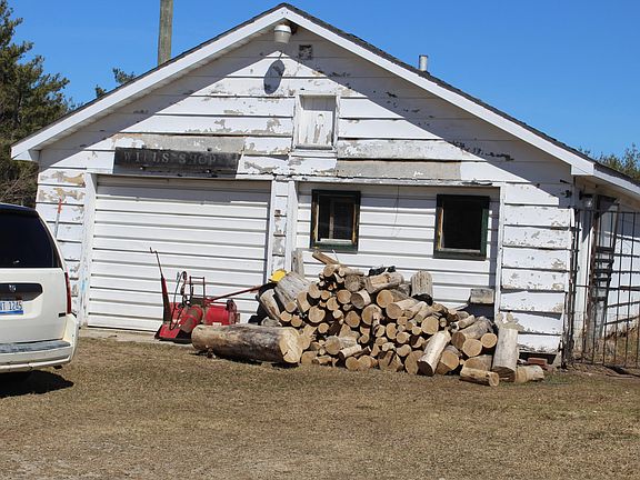 5th image of 1932 Knepp Rd