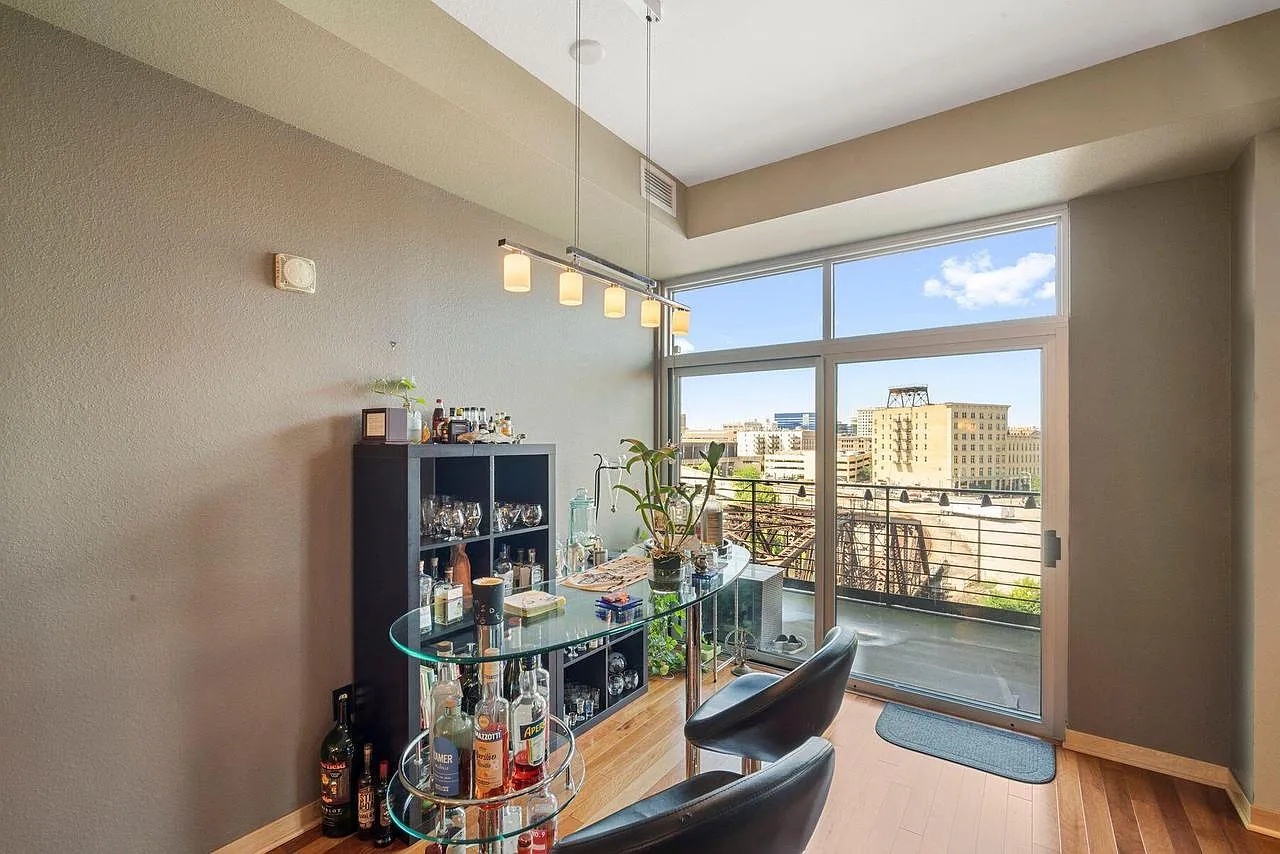 2 bed, 1874 sqft, $4,500 — Photo 3