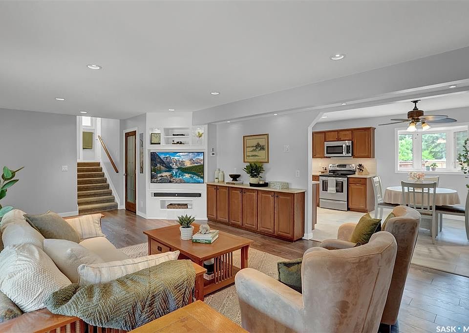 1st image of 209 Douglas AVENUE E
