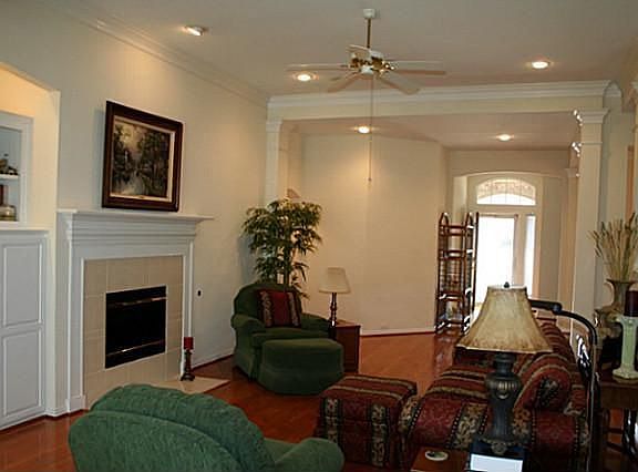 3rd image of 3110 Lake Park Dr