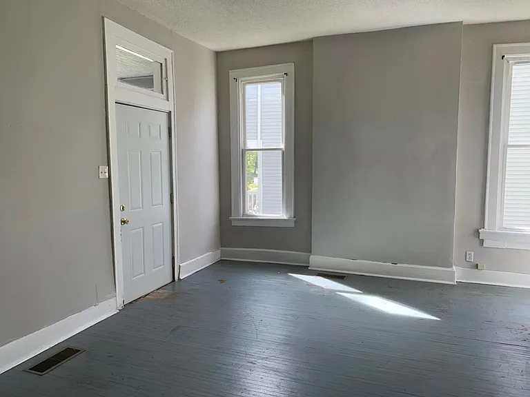 504 Adams Ave #&-506 — Photo 2