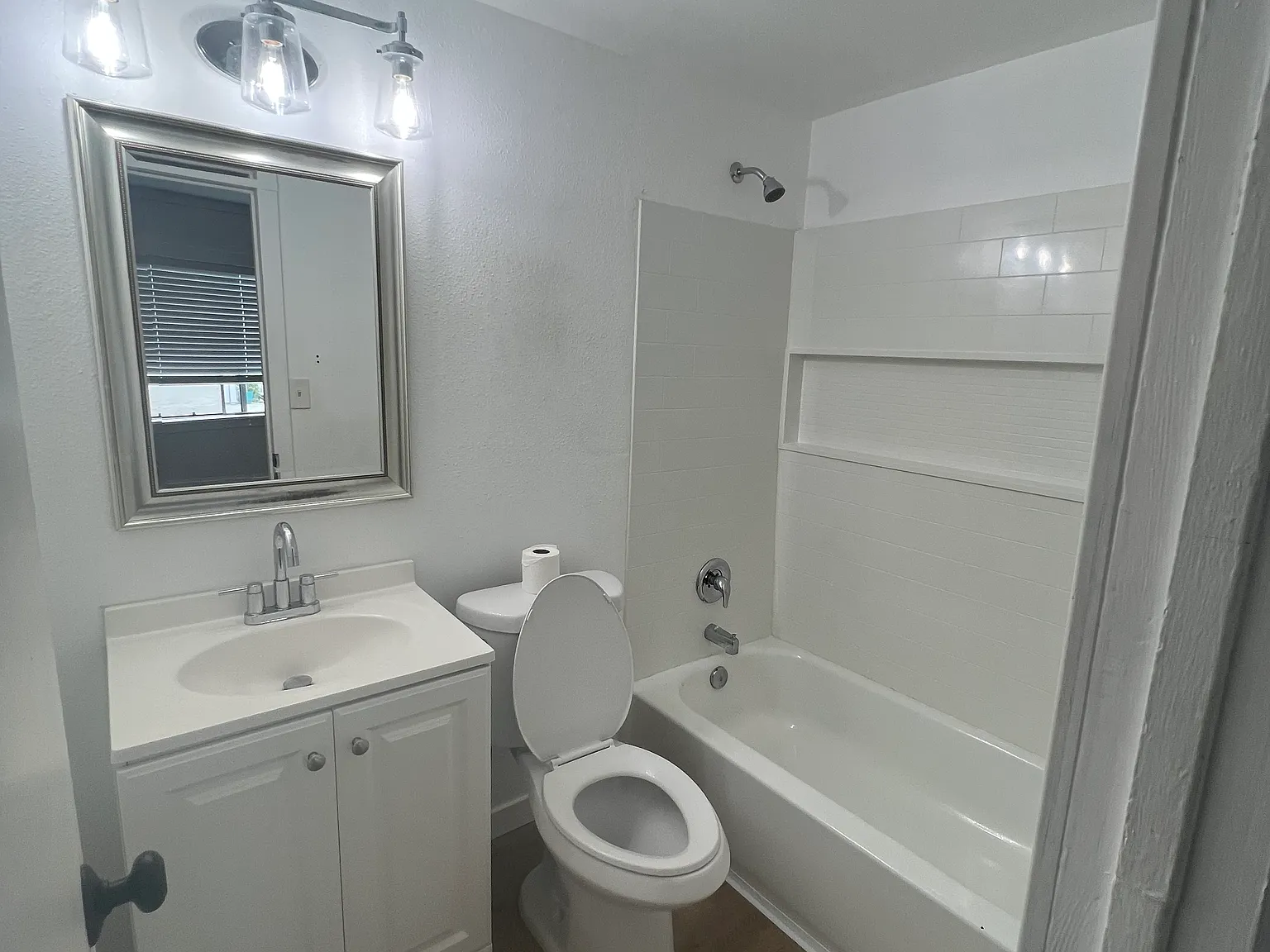 2 bed, 520 sqft, $3,500 — Photo 3