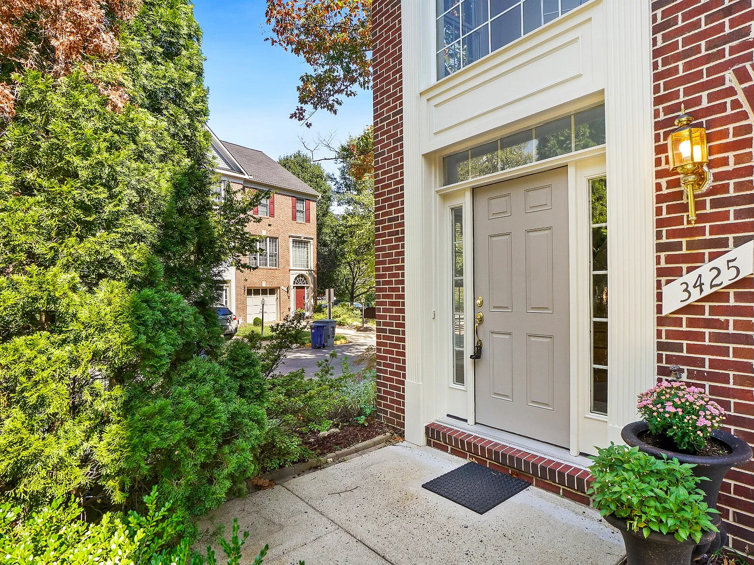 3 bed, 1886 sqft, $3,850 — Photo 3