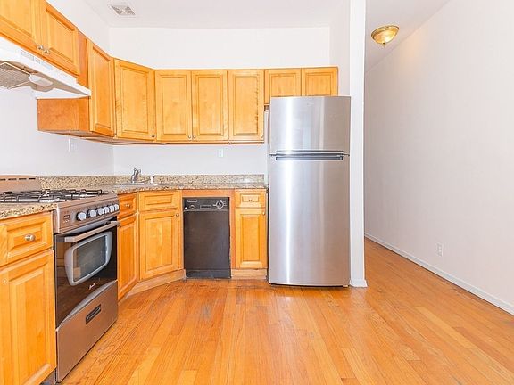 2nd image of 673 Lafayette Ave #3