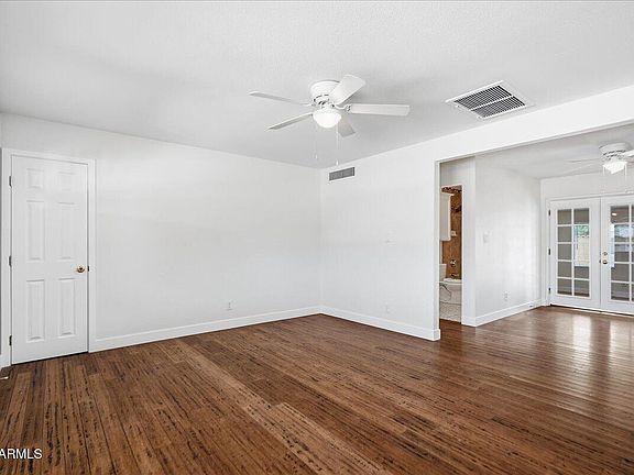 3rd image of 1019 W 10TH Street