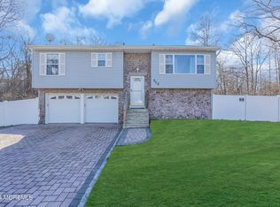 712 Reef Dr, Neptune, NJ