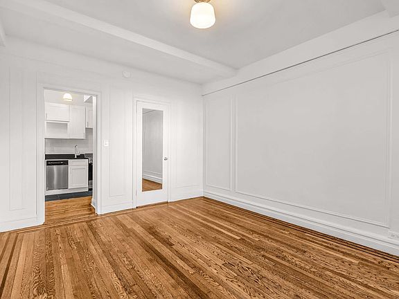 3rd image of 208 W 23rd St APT 917