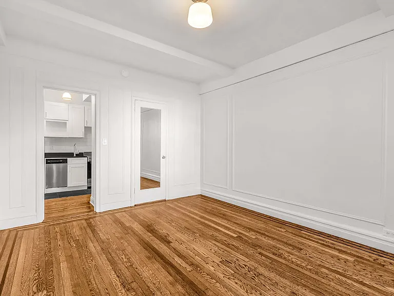 208 W 23rd St #917 — Photo 3