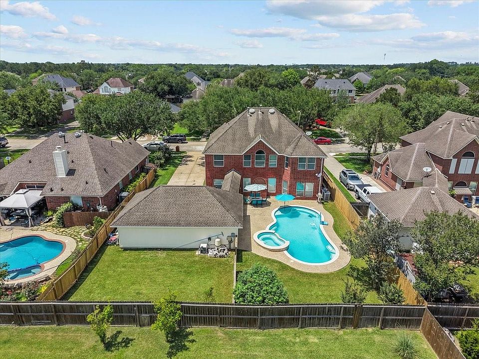 1st image of 413 Lookout Ln