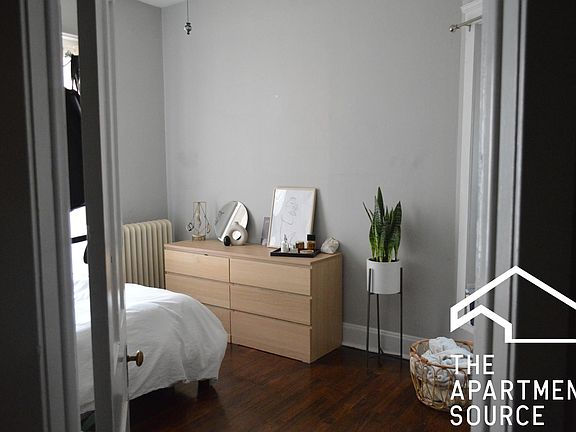 2nd image of 2531 N Burling St #Vrgbf1mqx