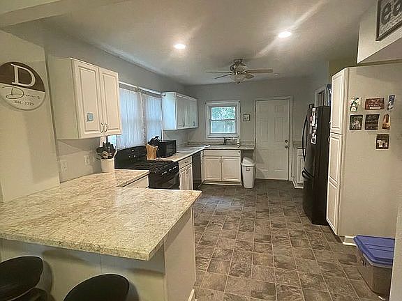 4th image of 702 S Burchard Ave