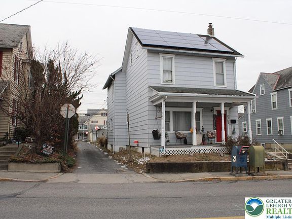 3rd image of 2365 Main St