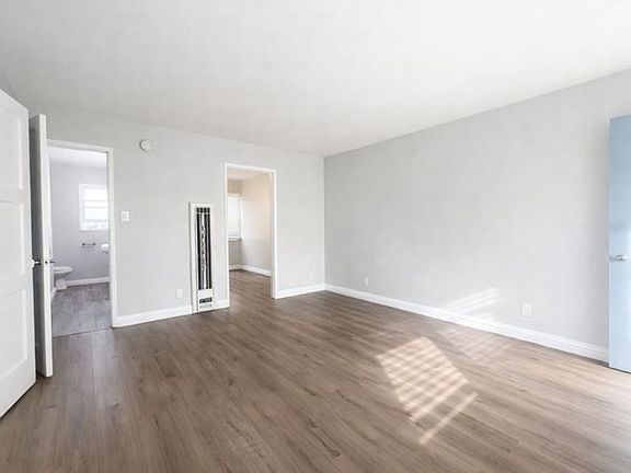 4th image of 445 W 15th St APT 2