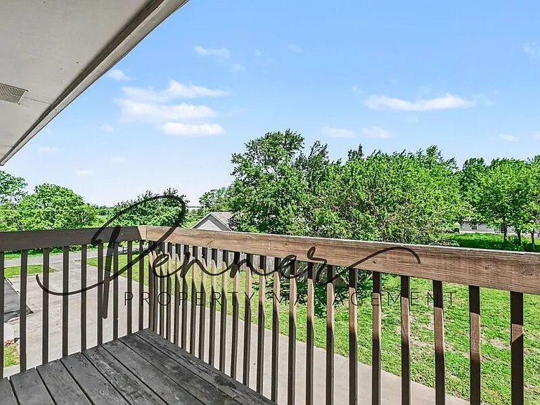 1310 Valley Woods Ct #C — Photo 10