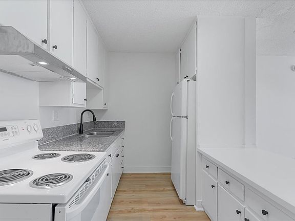 4th image of 1626 Pine Ave Unit D