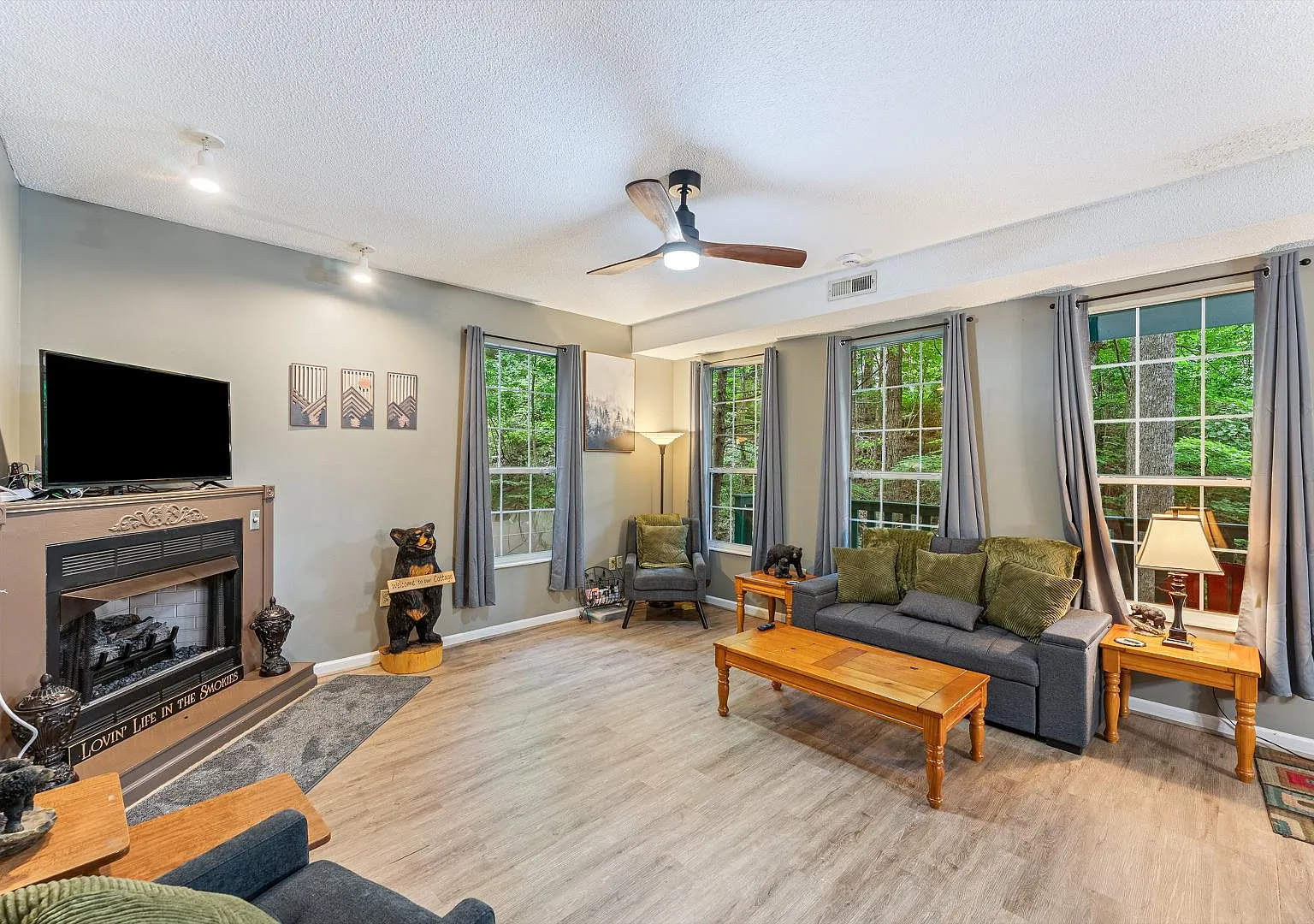 1052 Twin Oaks Rd — Photo 2