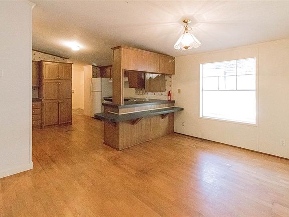 3rd image of 657 Fir Ln
