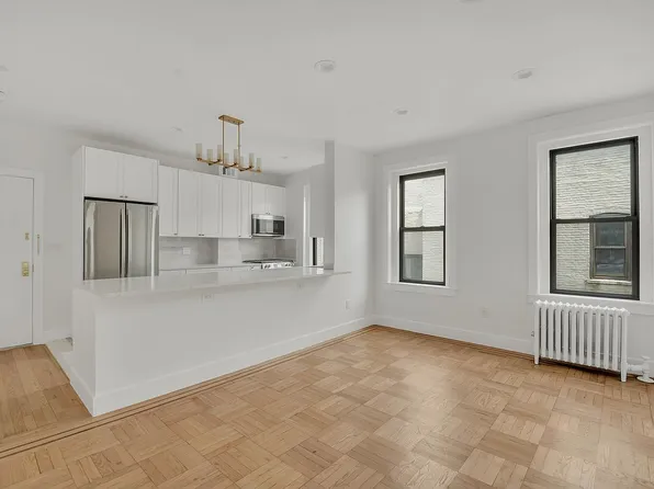 24-65 38th St #D6, Queens, NY 11103