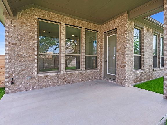 3rd image of 1012 Rollingwood Trl