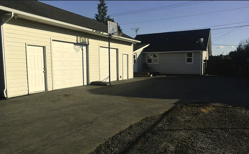 3 bed, 1.5 bath, 1100 sqft, $2,250 — Photo 2