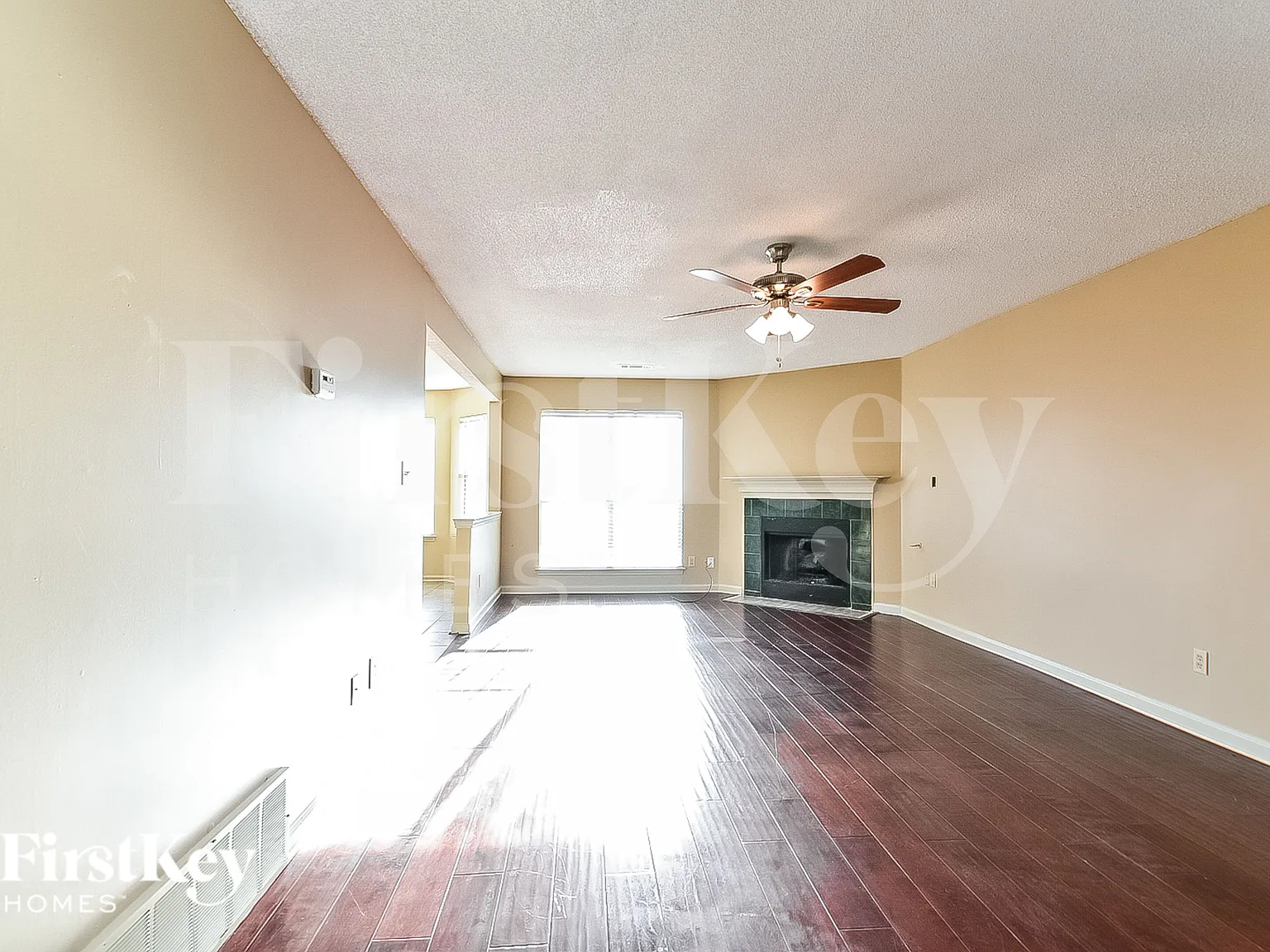 3 bed, 2.5 bath, 2160 sqft, $2,050 — Photo 4