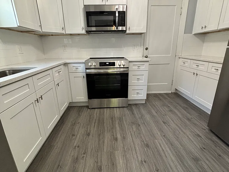 1263 Donald Ave — Photo 1