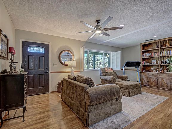 5th image of 1407 N Sunset Dr